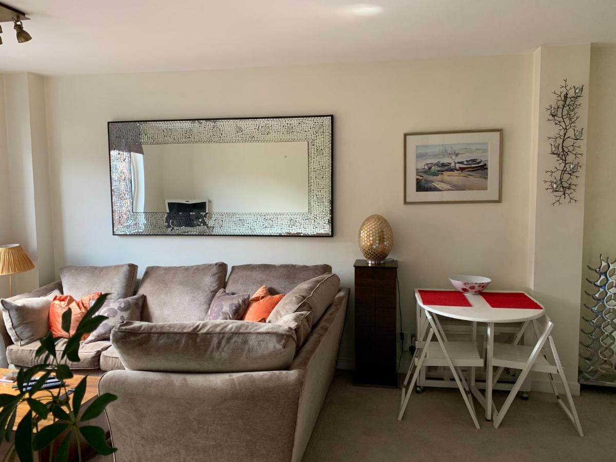 4 The Courtyard Central Windsor 2Br Extérieur photo