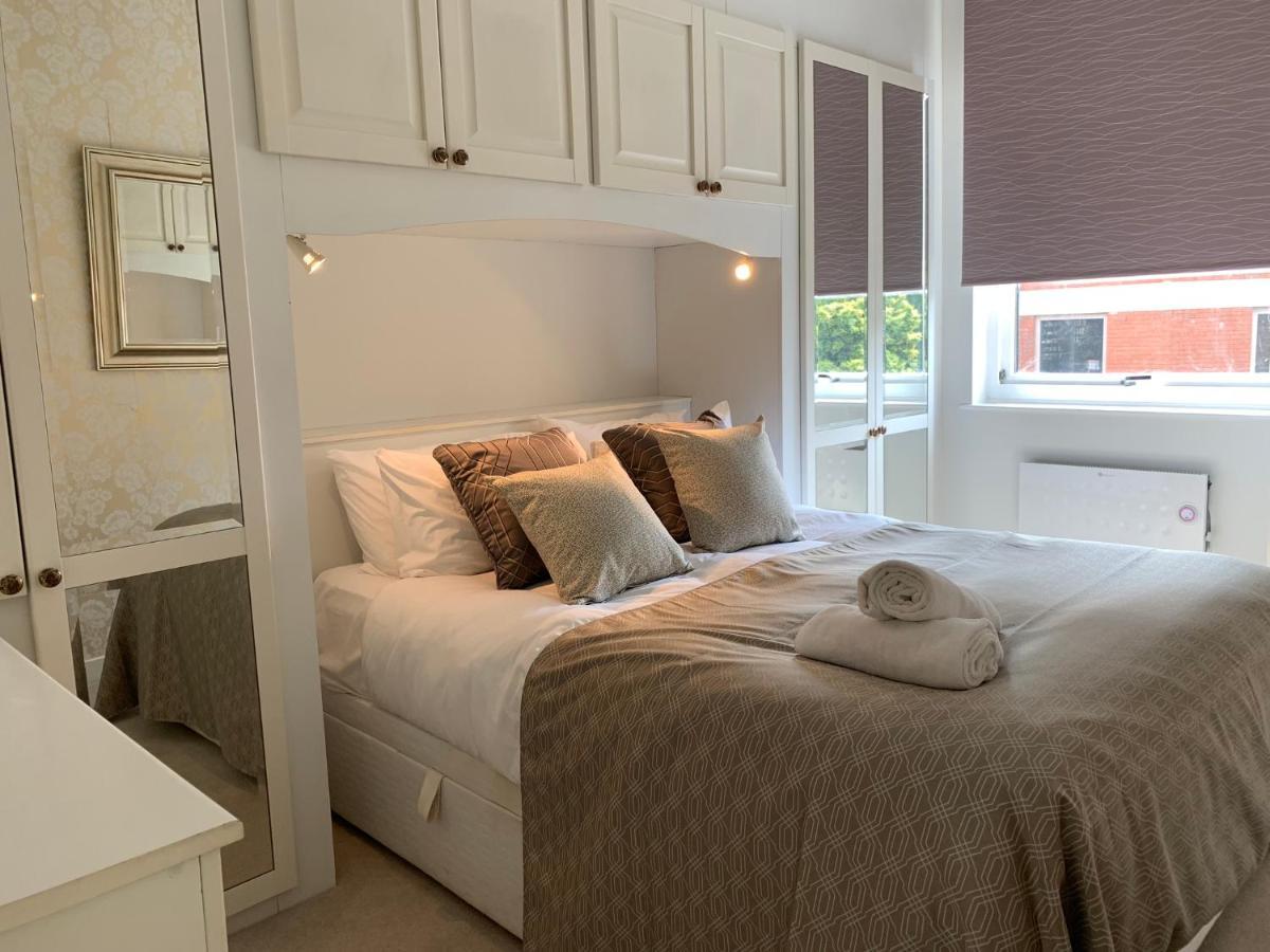 4 The Courtyard Central Windsor 2Br Extérieur photo