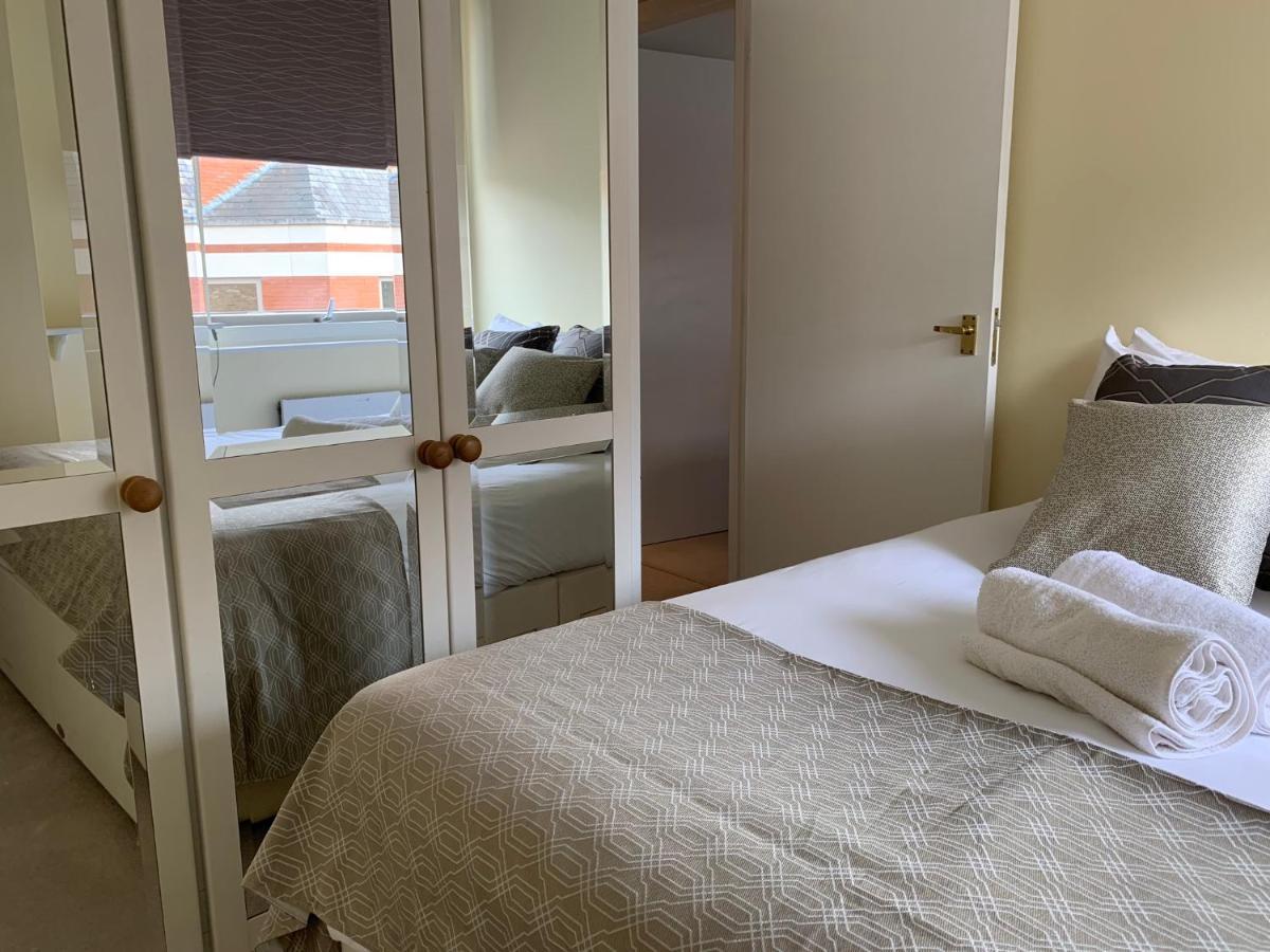 4 The Courtyard Central Windsor 2Br Extérieur photo