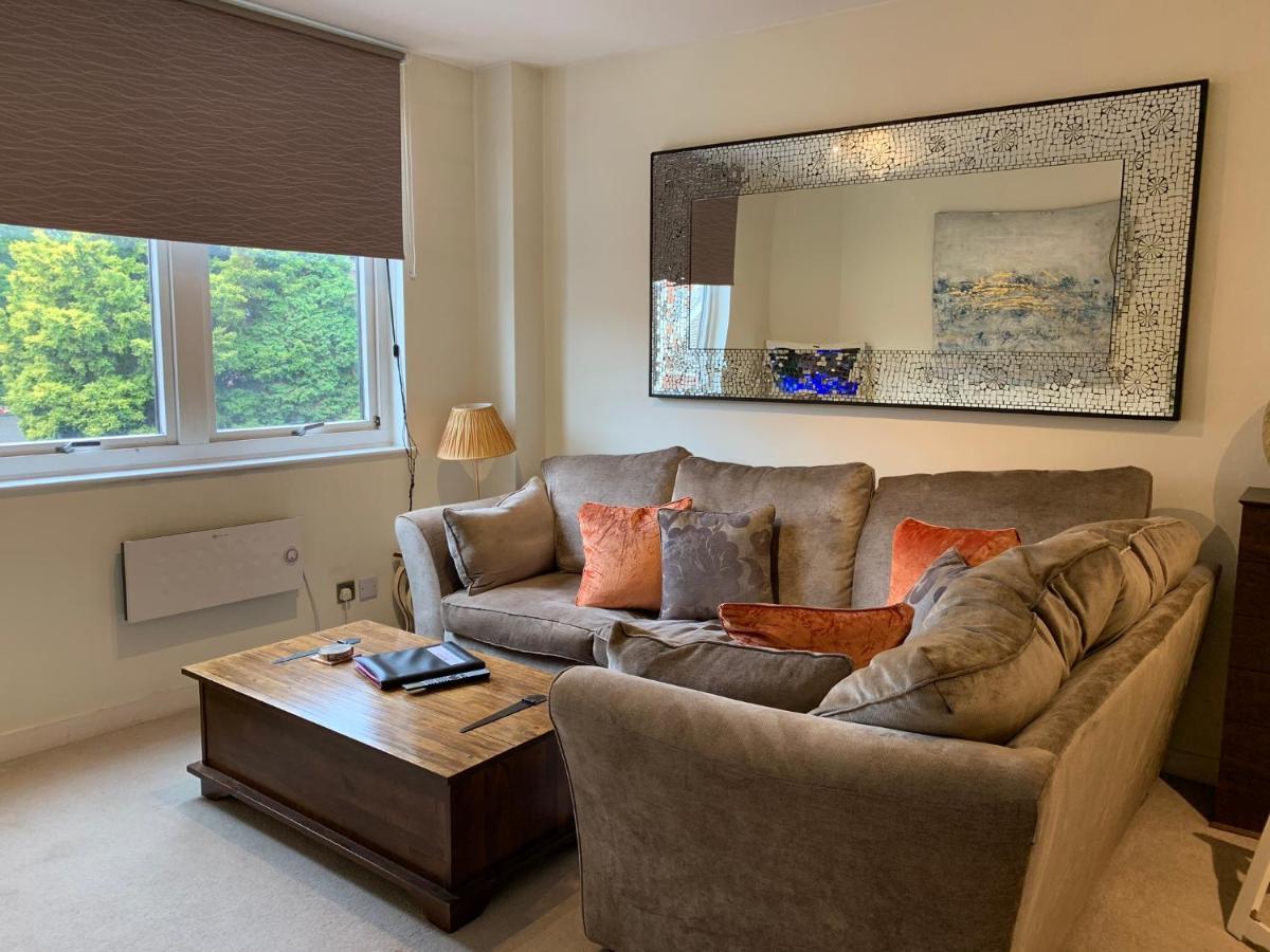 4 The Courtyard Central Windsor 2Br Extérieur photo