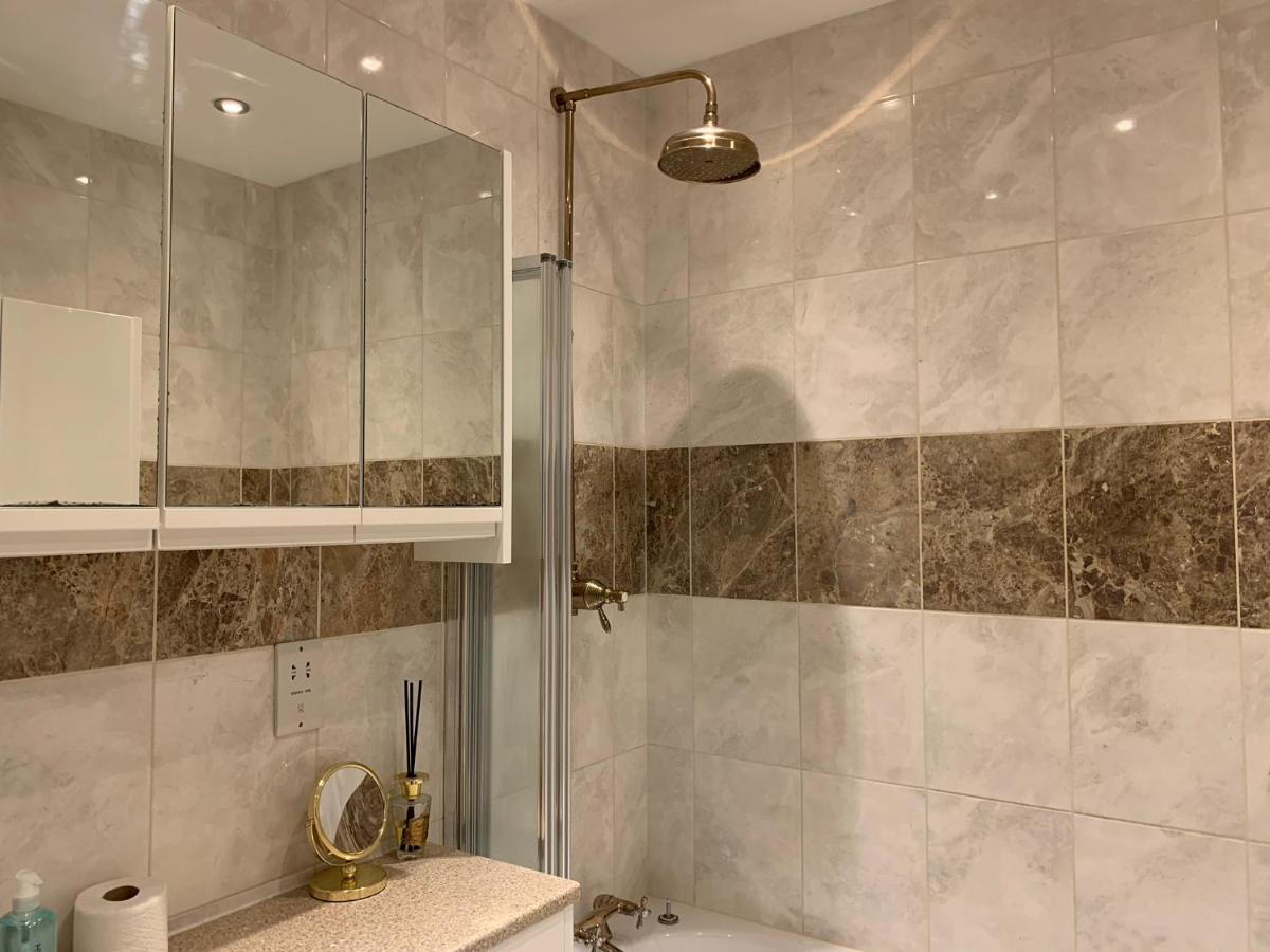 4 The Courtyard Central Windsor 2Br Extérieur photo