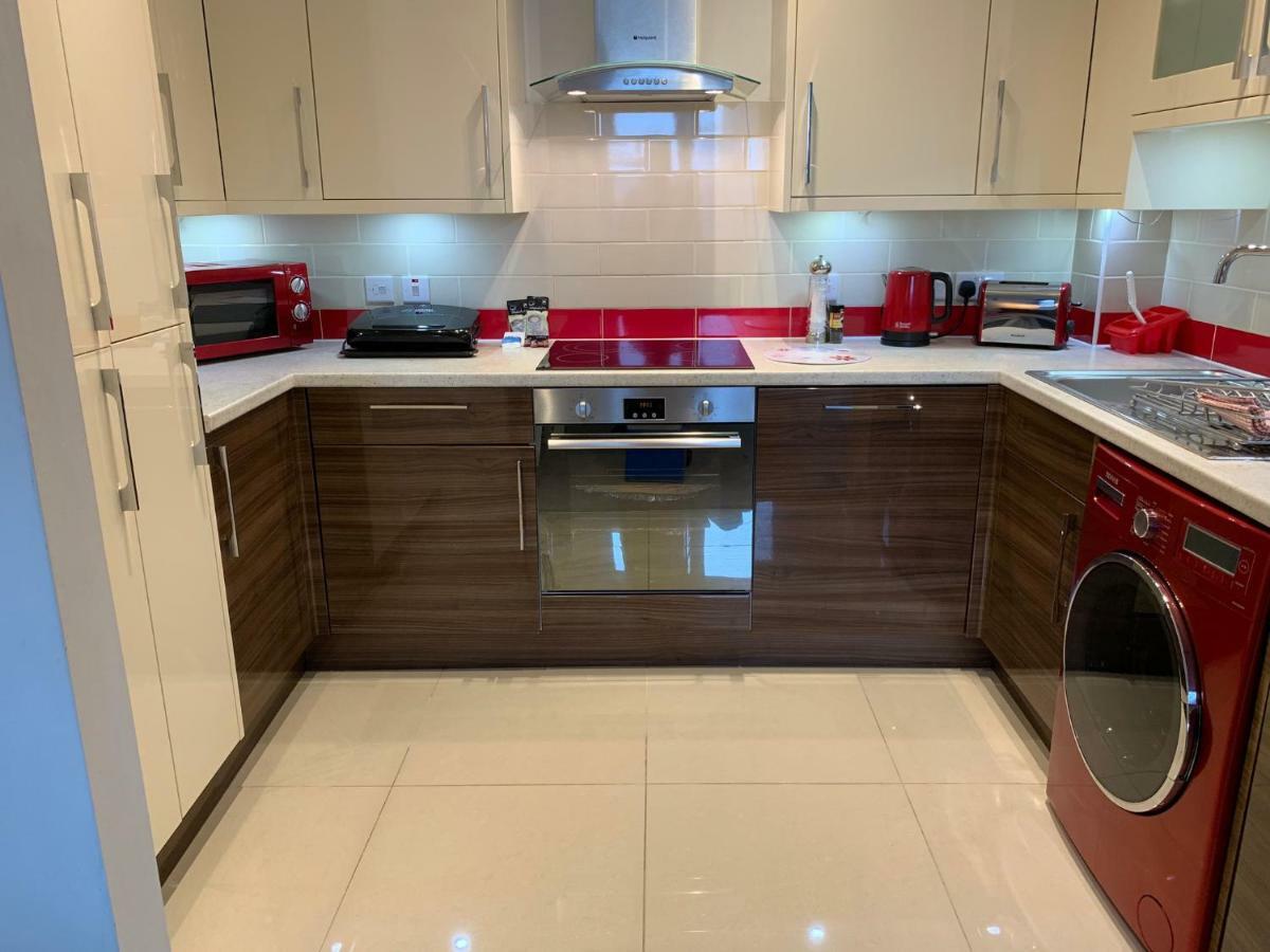 4 The Courtyard Central Windsor 2Br Extérieur photo